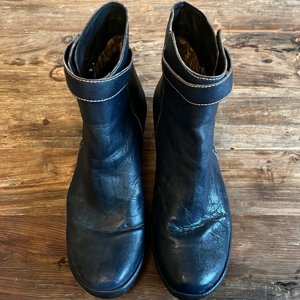 Fly London side zip bootie in navy